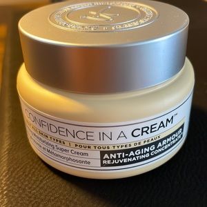 IT cosmetics Confidence in a cream